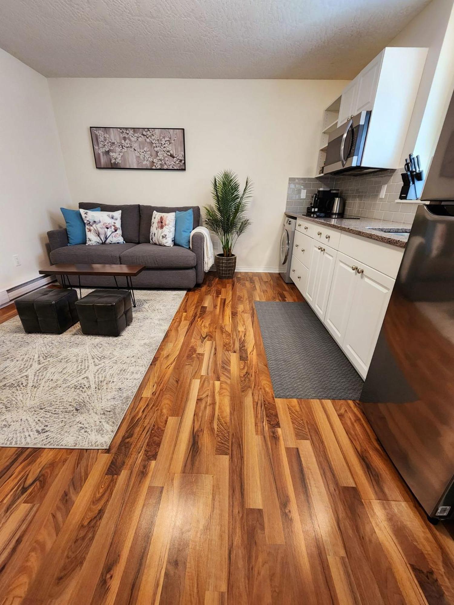 Adorable 1- Bedroom Suite In Langford Victoria Buitenkant foto