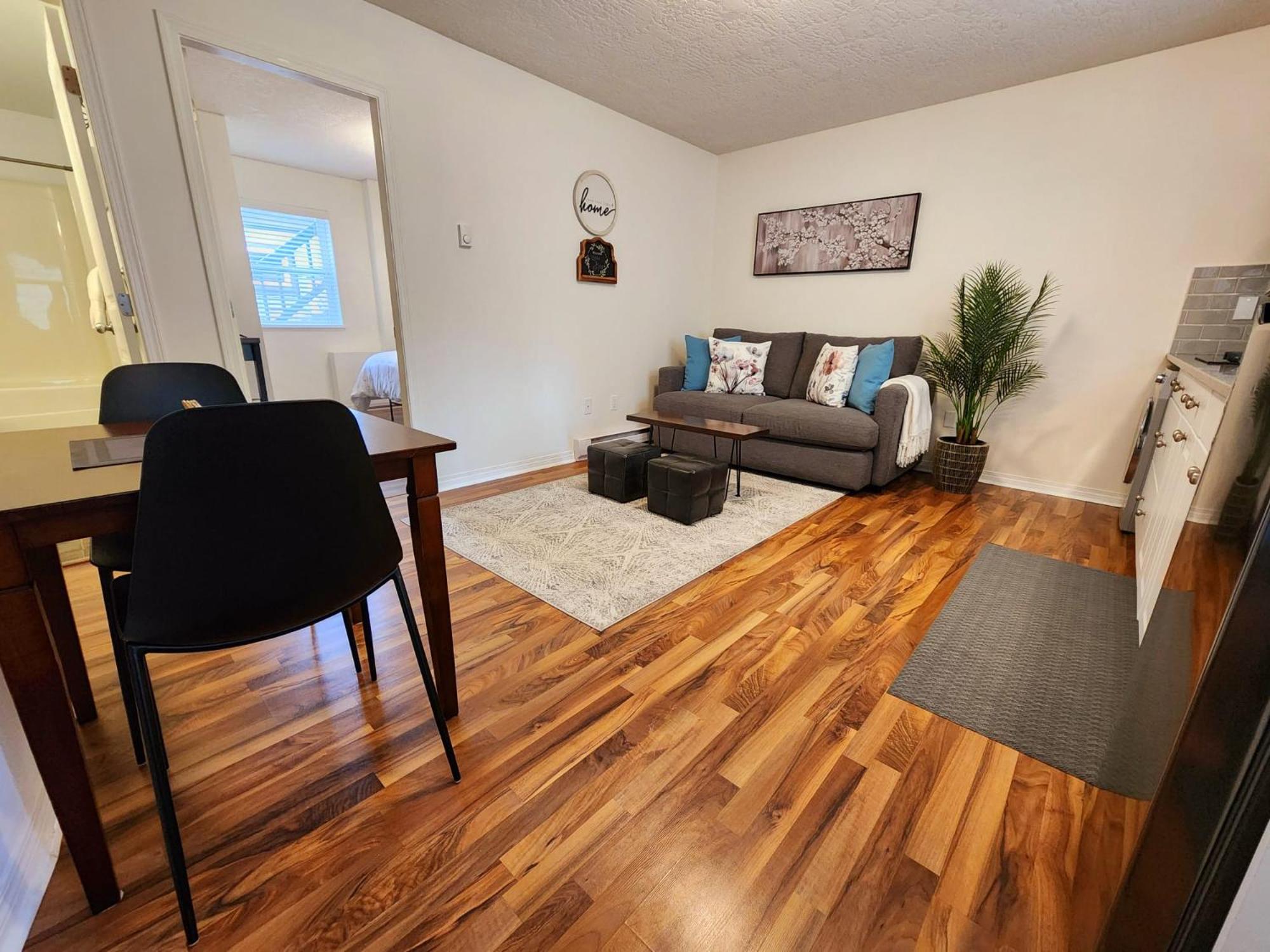 Adorable 1- Bedroom Suite In Langford Victoria Buitenkant foto
