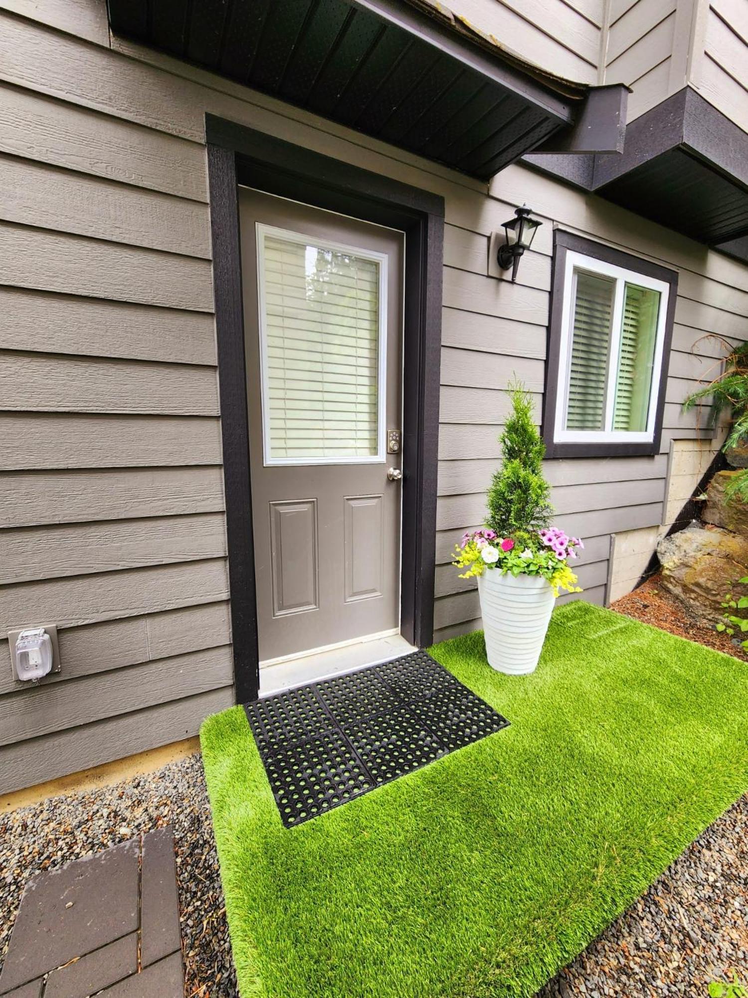 Adorable 1- Bedroom Suite In Langford Victoria Buitenkant foto