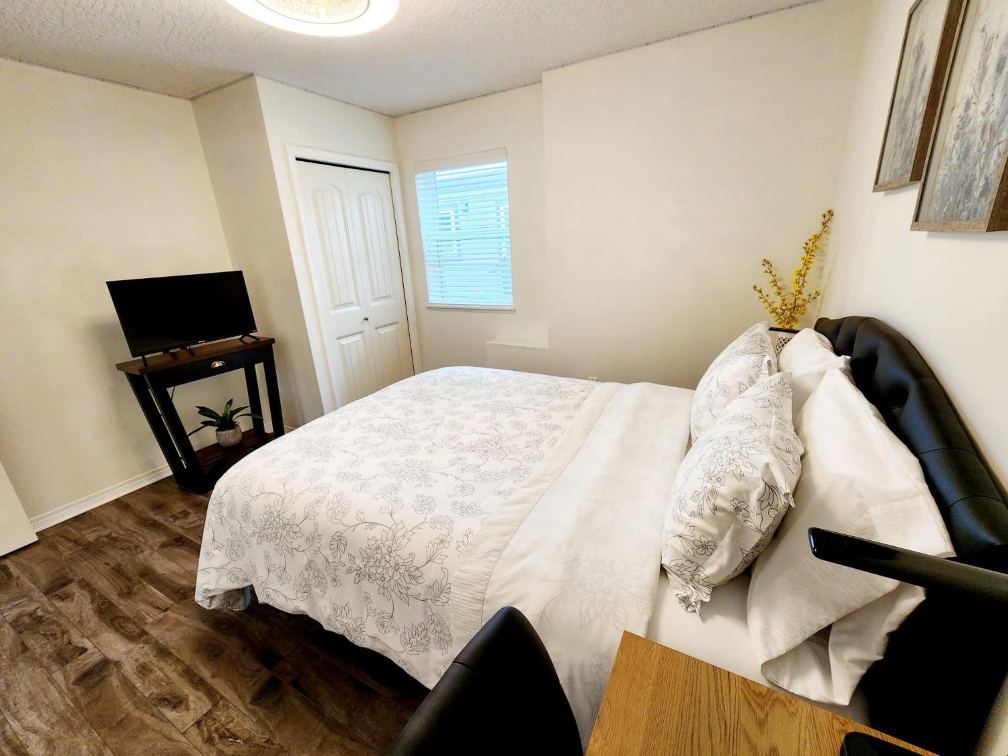 Adorable 1- Bedroom Suite In Langford Victoria Buitenkant foto